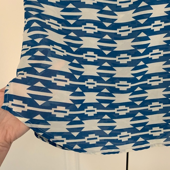 ❤️Daniel Rainn Blouse Aztec Blue White Top S - Picture 4 of 7